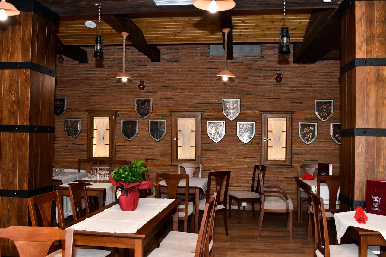 Hotel Restaurant Emblema Petrele Exteriör bild